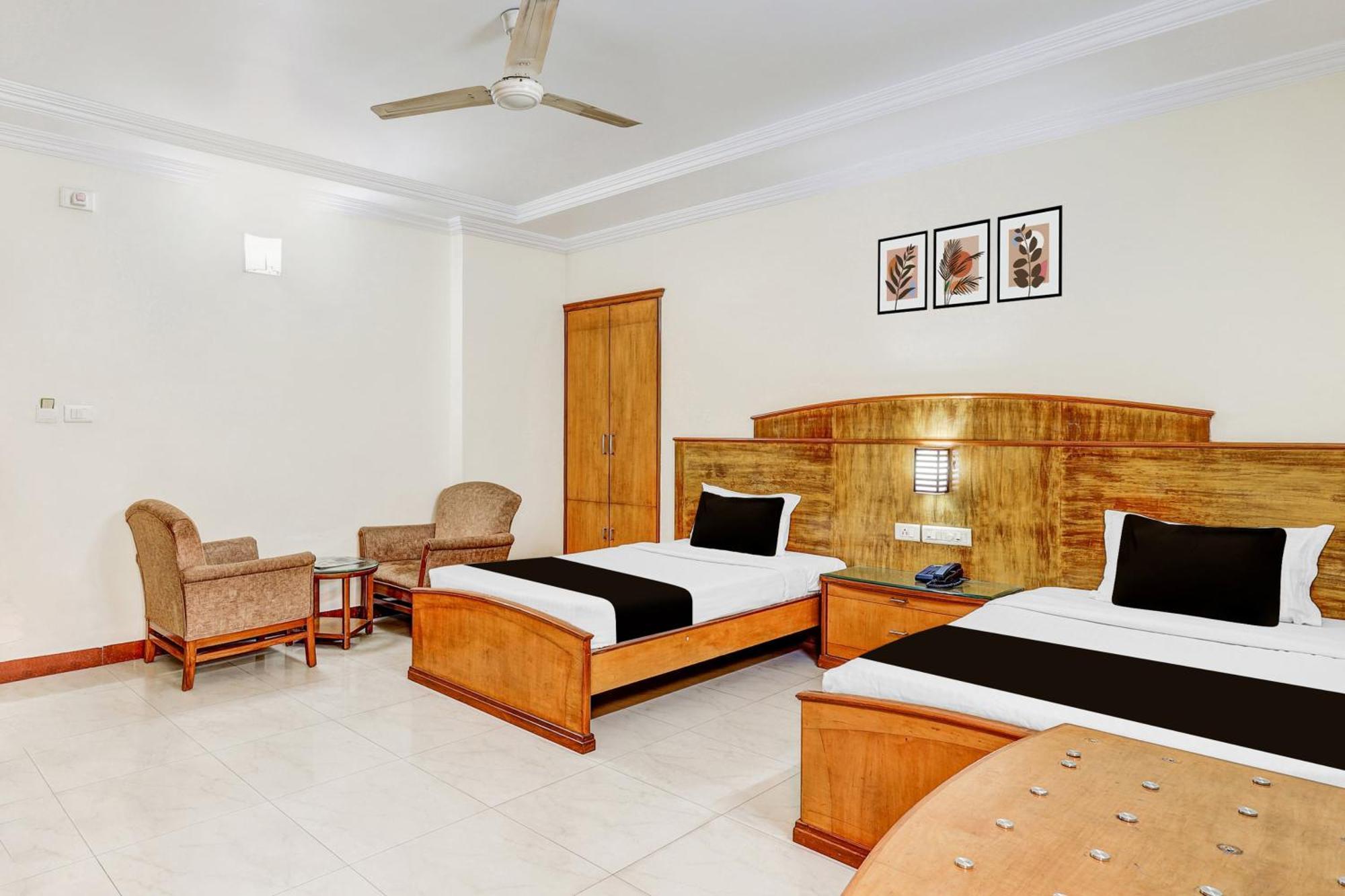Townhouse Oak Vibe Vacation Hotels Visakhapatnam Buitenkant foto